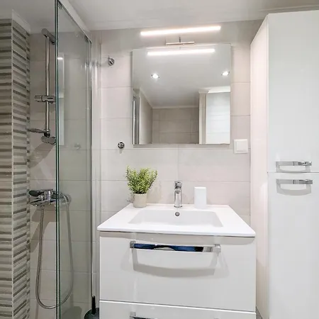 Apartment Modern&stylish 1bd Next Metro And Acropolis Athens