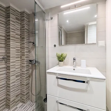 Modern&stylish 1bd Next Metro And Acropolis Athens